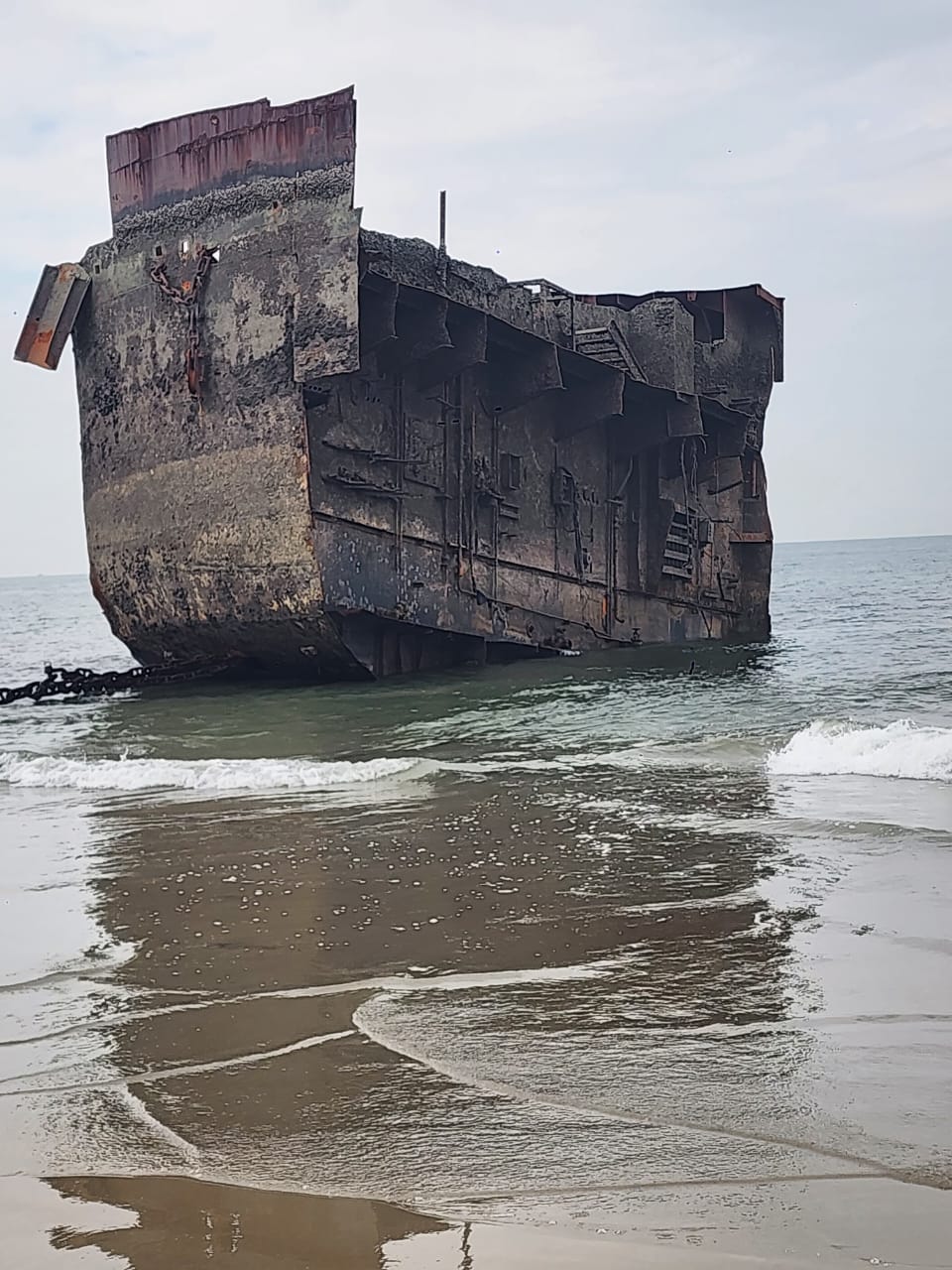 Marine wreck removal and salvage site operation